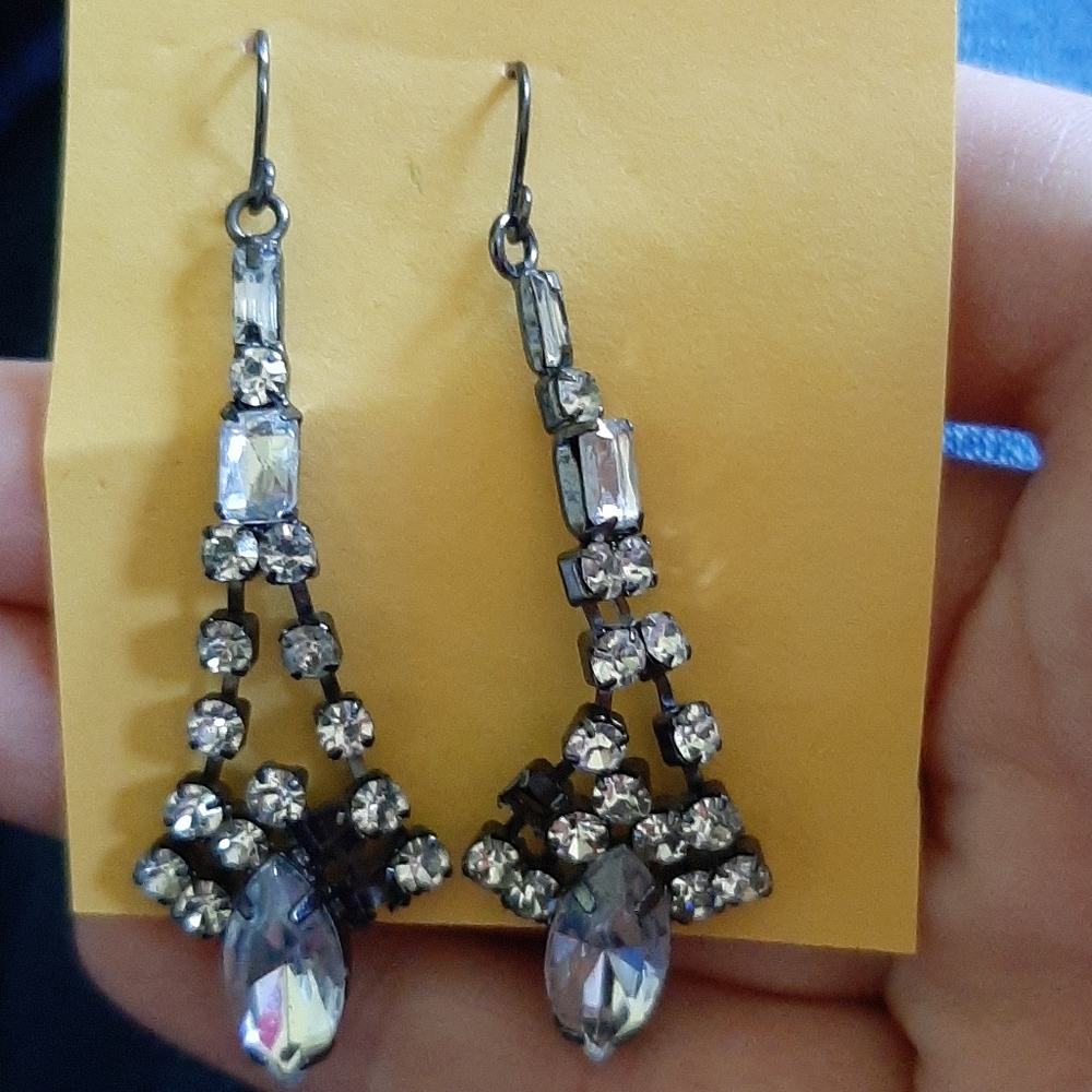 Earings - Picture 4 of 5